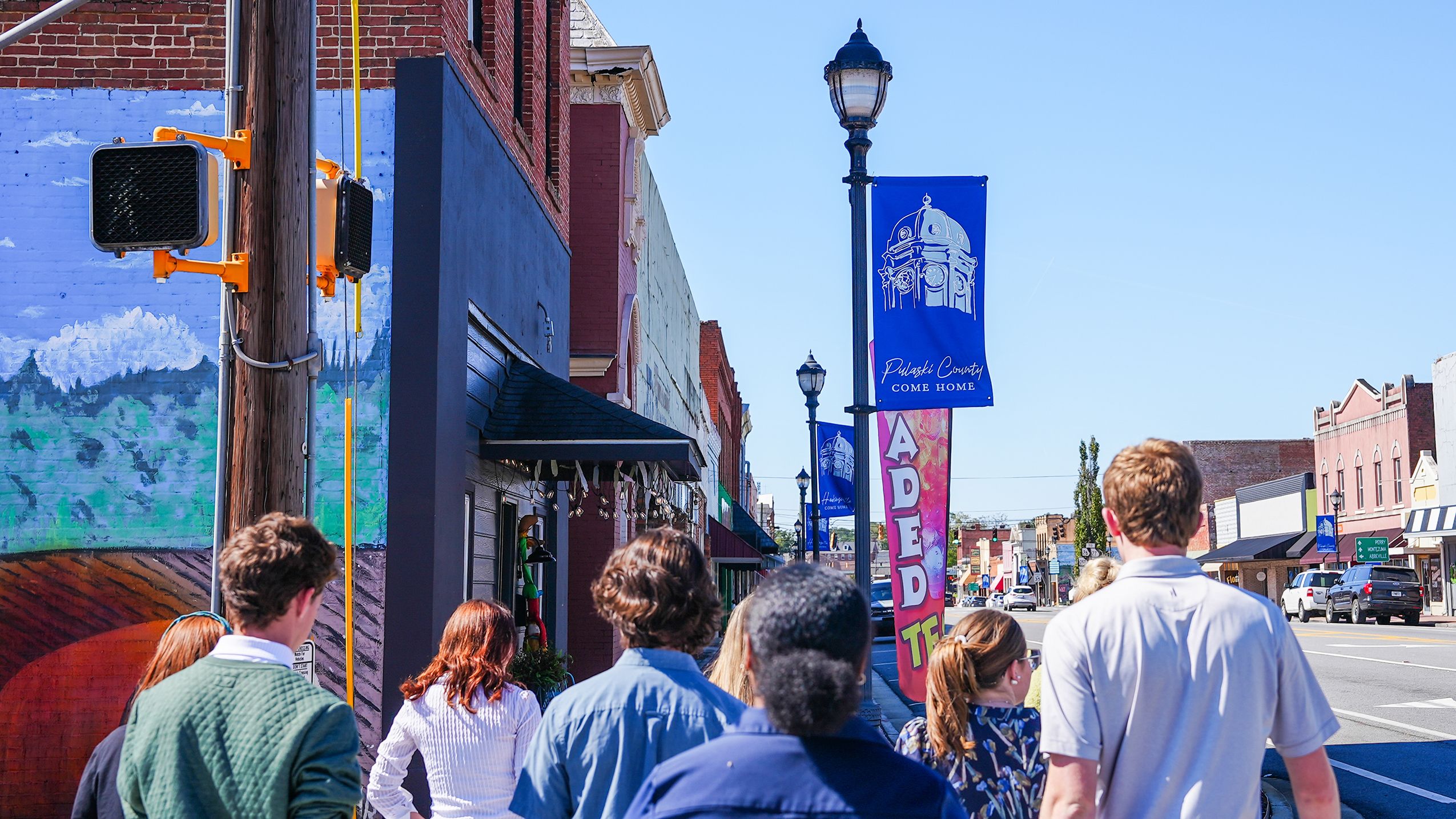 Scholars tour downtown Hawkinsville.